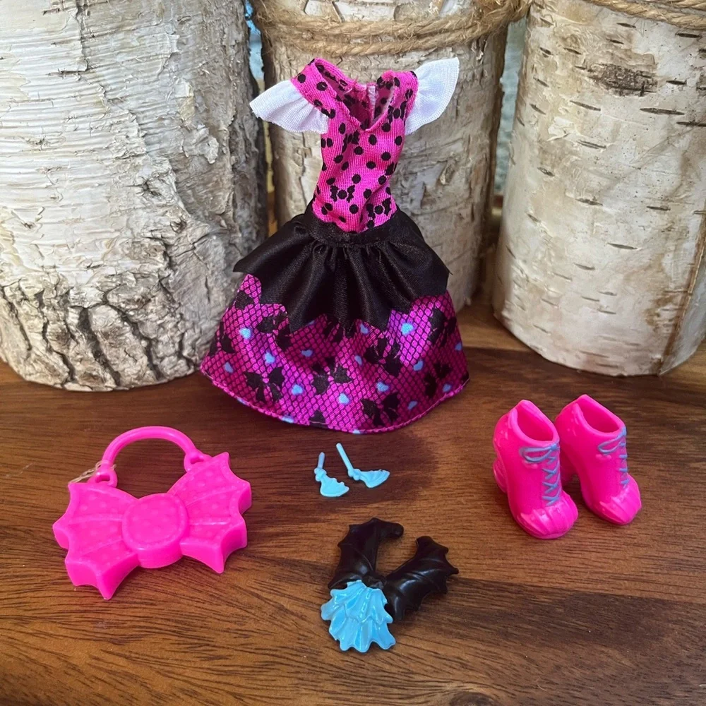 Monster High Draculaura’s 2015 Clothing & Accessories 7 Piece Set Doll Clothes